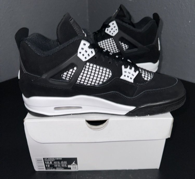 Air Jordan Retro 4 White Thunder