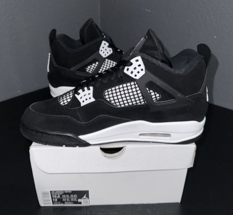 Air Jordan Retro 4 White Thunder