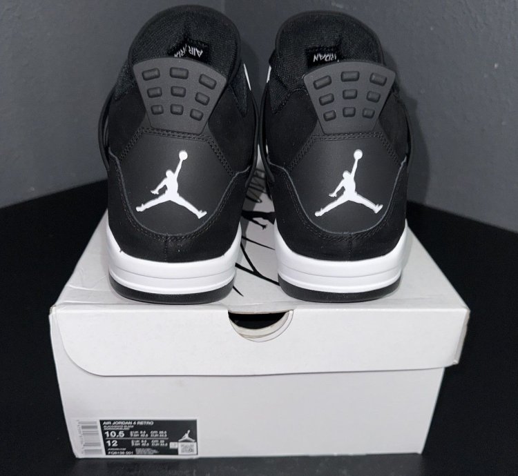 Air Jordan Retro 4 White Thunder
