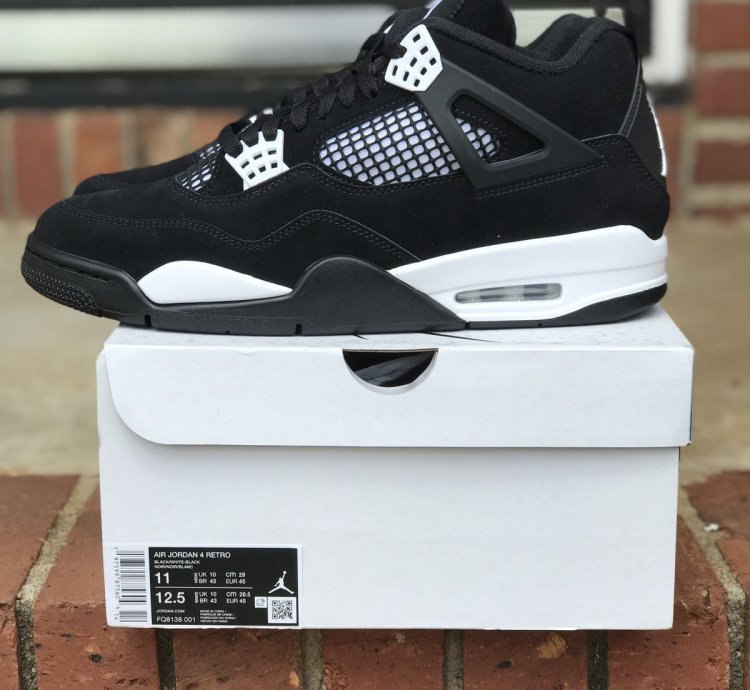 Air Jordan Retro 4 White Thunder Size 11