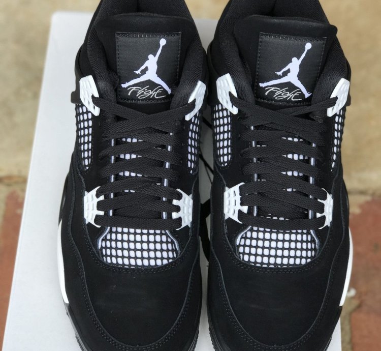 Air Jordan Retro 4 White Thunder Size 11