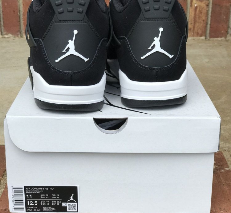 Air Jordan Retro 4 White Thunder Size 11