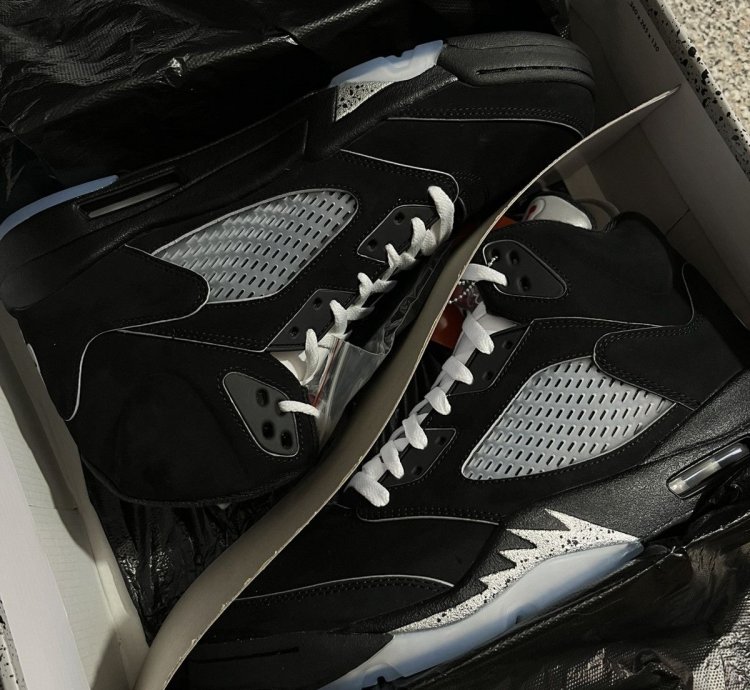 Air Jordan retro 5 Metallic Reimagined
