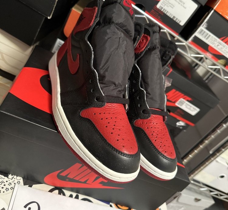 Bred Air Jordan 1 ( BANNED )