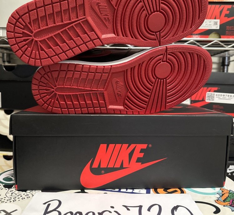 Bred Air Jordan 1 ( BANNED )