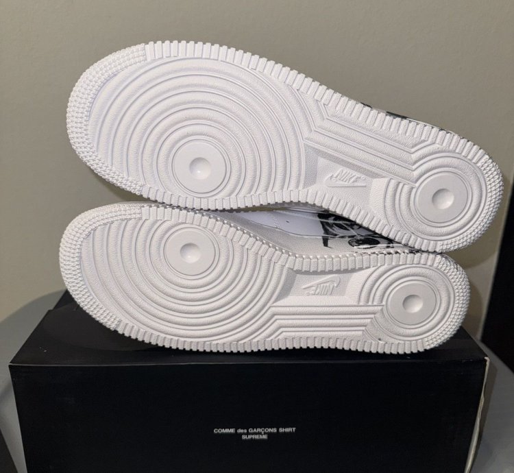Comme des Garcons Supreme Nike Air Force 1 Low Eyes