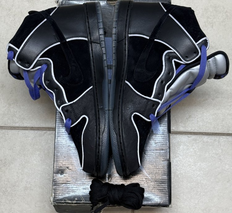 DEADSTOCK- Nike SB Dunk High Black Purple Box Size 11 5