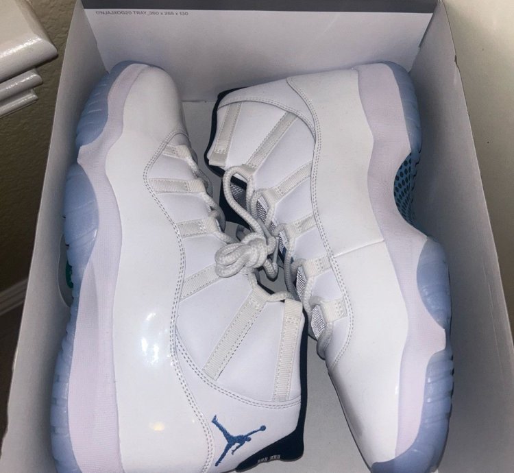 DS Jordan 11 Retro Legend Blue