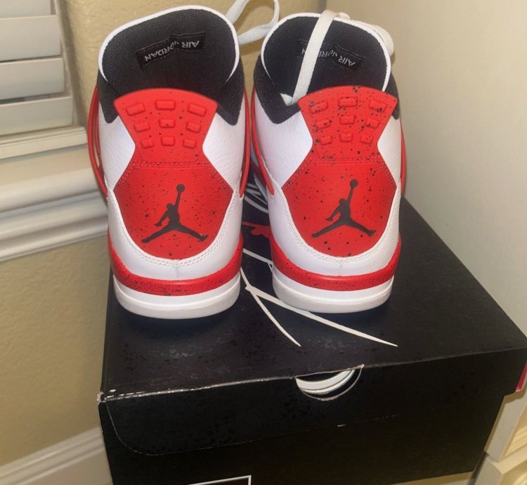 DS Jordan 4 Red Cement