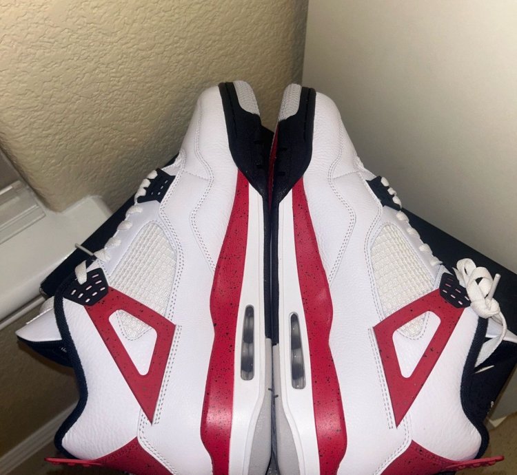 DS Jordan 4 Red Cement