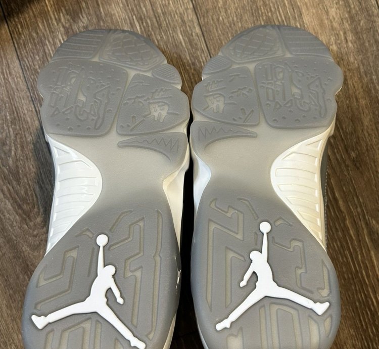 DS Jordan 9 Cool Grey