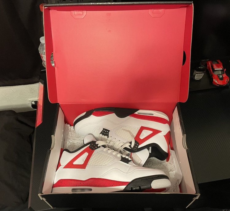 DS Size 10 - Nike Air Jordan Retro 4 Red Cement