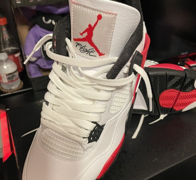 DS Size 10 - Nike Air Jordan Retro 4 Red Cement