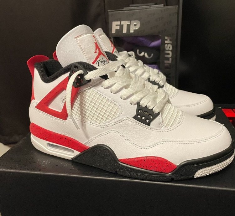 DS Size 10 - Nike Air Jordan Retro 4 Red Cement