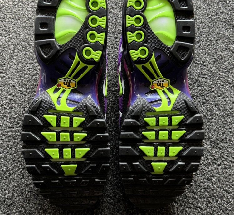 Fireberry Retro 2024 Nike Air Max Plus TN