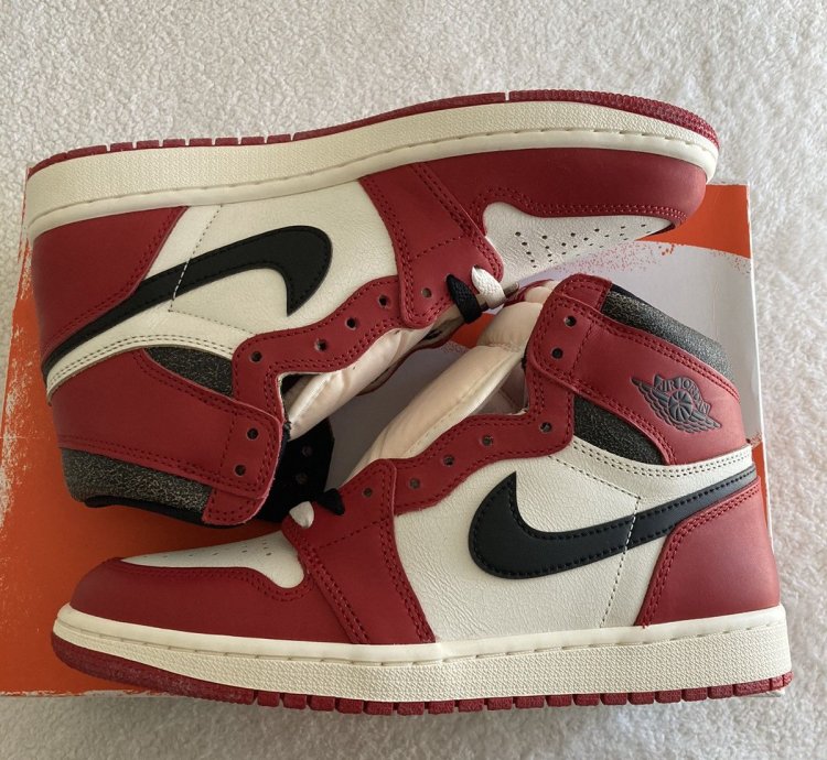 Jordan 1 High OG Chicago Lost and Found