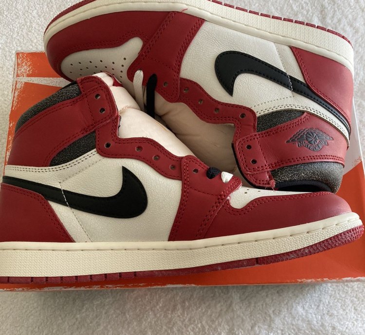 Jordan 1 High OG Chicago Lost and Found