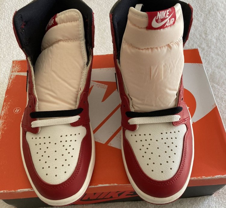 Jordan 1 High OG Chicago Lost and Found