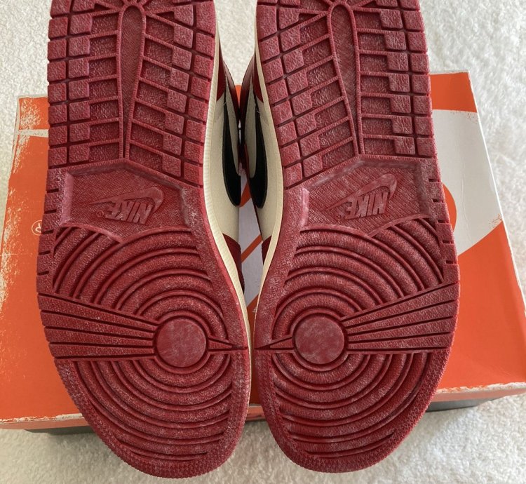 Jordan 1 High OG Chicago Lost and Found