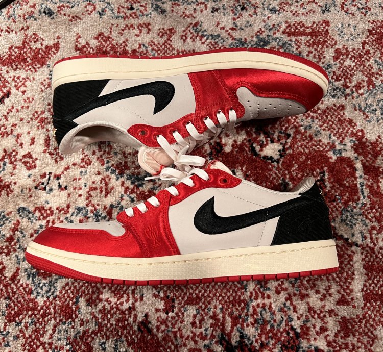 Jordan 1 Low OG SP Rookie Card - Away