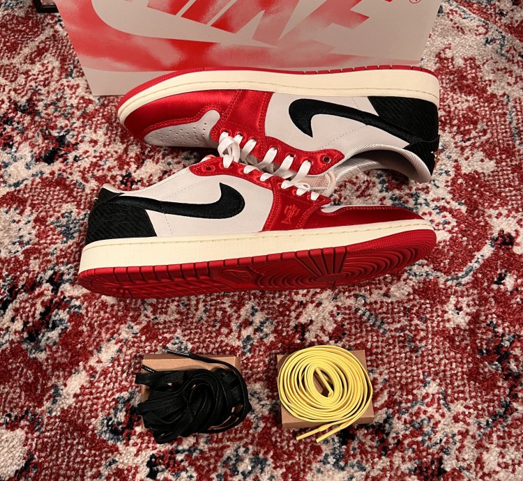 Jordan 1 Low OG SP Rookie Card - Away