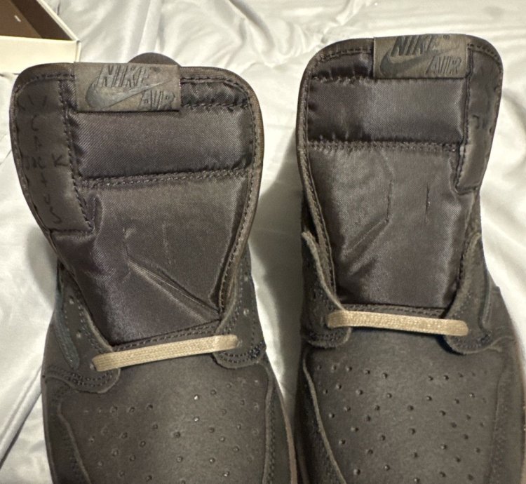 Jordan 1 Low SP Travis Scott Velvet Brown