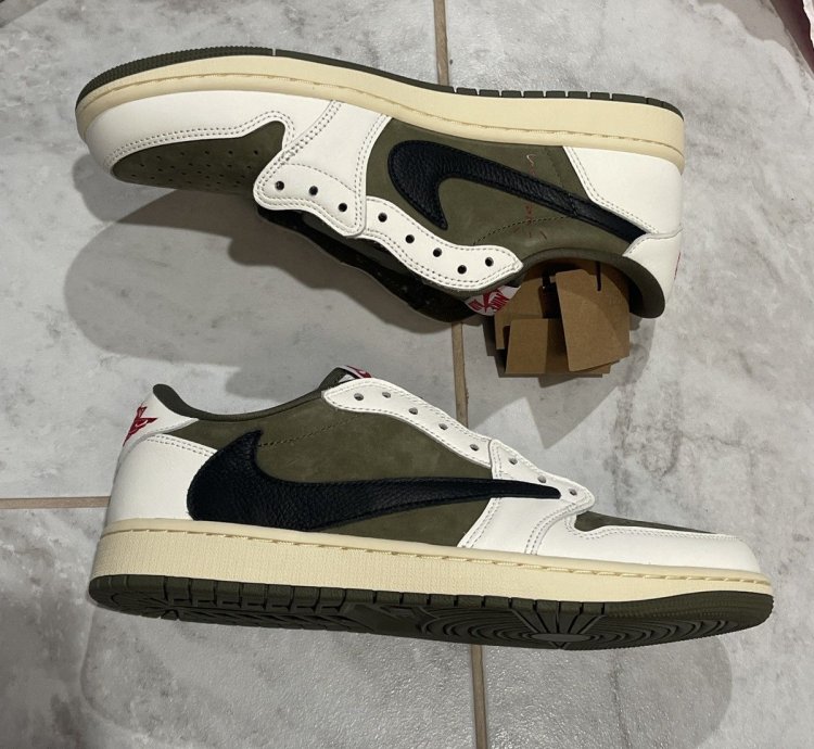 JORDAN 1 LOW TRAVIS SCOTT