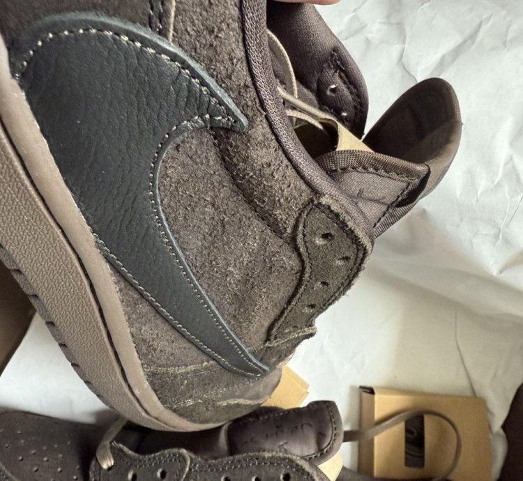 Jordan 1 Low Travis Scott Dark Mocha Velvet Brown