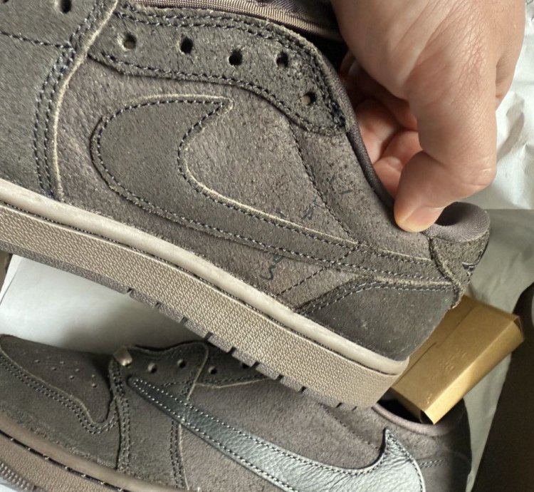 Jordan 1 Low Travis Scott Dark Mocha Velvet Brown