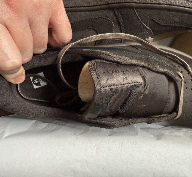 Jordan 1 Low Travis Scott Dark Mocha Velvet Brown