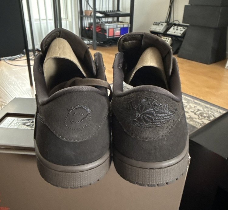 Jordan 1 Low Travis Scott Dark Mocha Velvet Brown