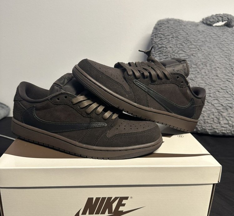 Jordan 1 low Travis Scott Velvet Brown