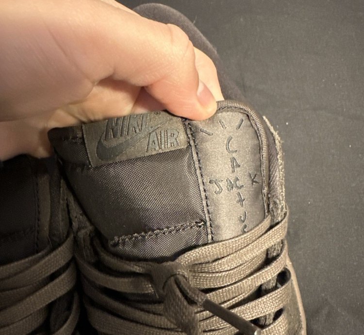 Jordan 1 low Travis Scott Velvet Brown