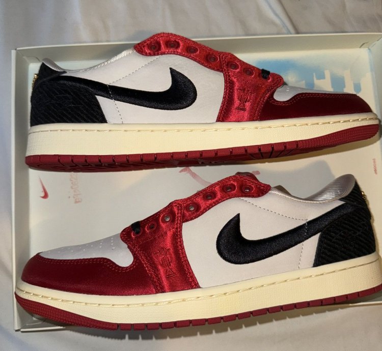 Jordan 1 Low trophy room