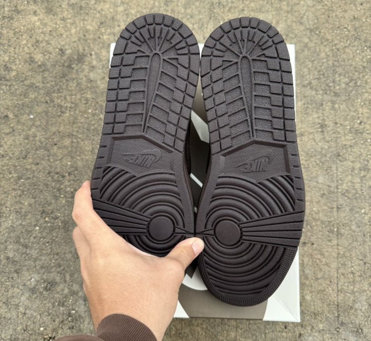 Jordan 1 Low Velvet Brown