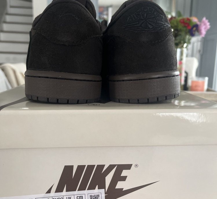 Jordan 1 low Velvet Travis Scott