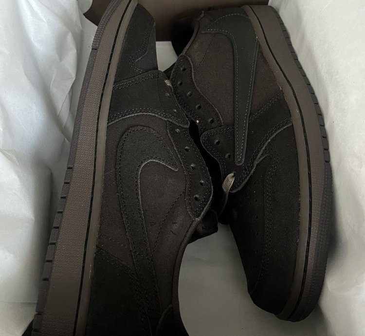 Jordan 1 low Velvet Travis Scott