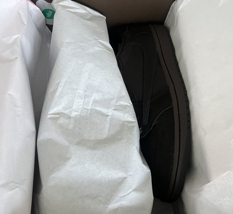 Jordan 1 low Velvet Travis Scott