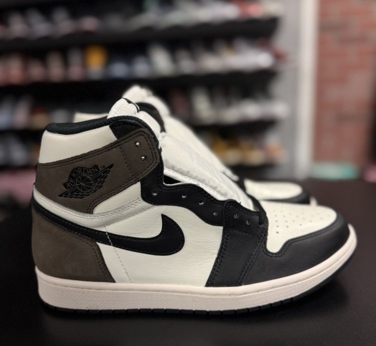 Jordan 1 Mocha High (555088-105) Size 9 5 (NEW) NO BOX