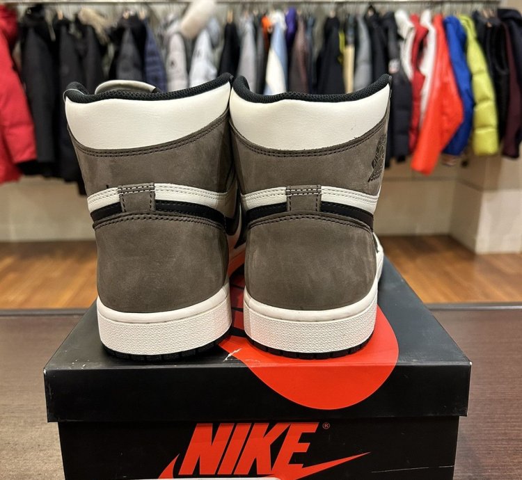Jordan 1 Retro High Dark Mocha