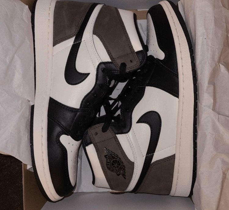 Jordan 1 Retro High Dark Mocha Size 9 5 New Box