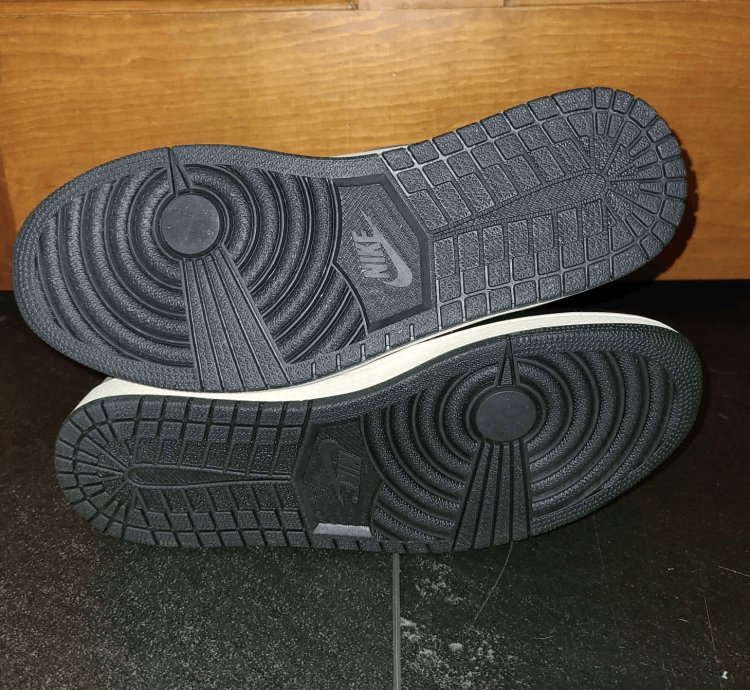 Jordan 1 Retro High Dark Mocha Size 9 5 New Box