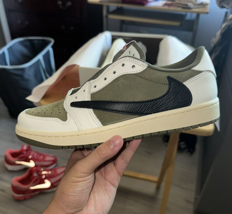 Jordan 1 Retro Low (Travis Scott Medium Olive)