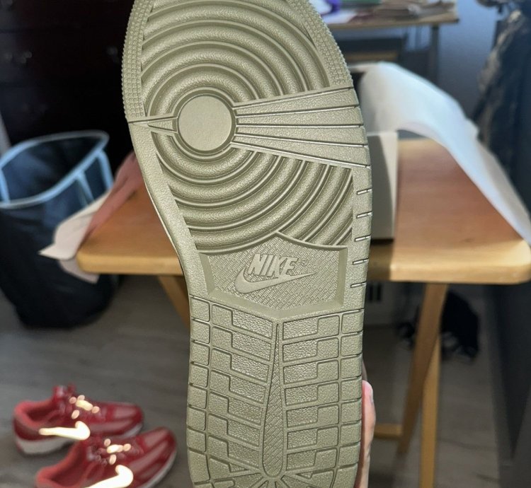 Jordan 1 Retro Low (Travis Scott Medium Olive)