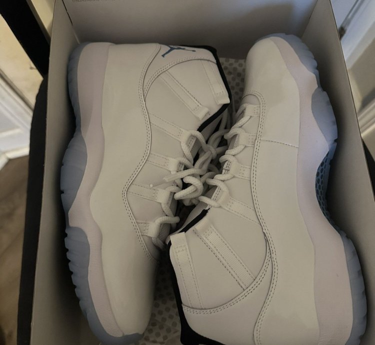 Jordan 11 Legend Blue (2024)