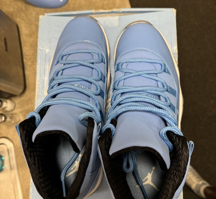 Jordan 11 Pantone