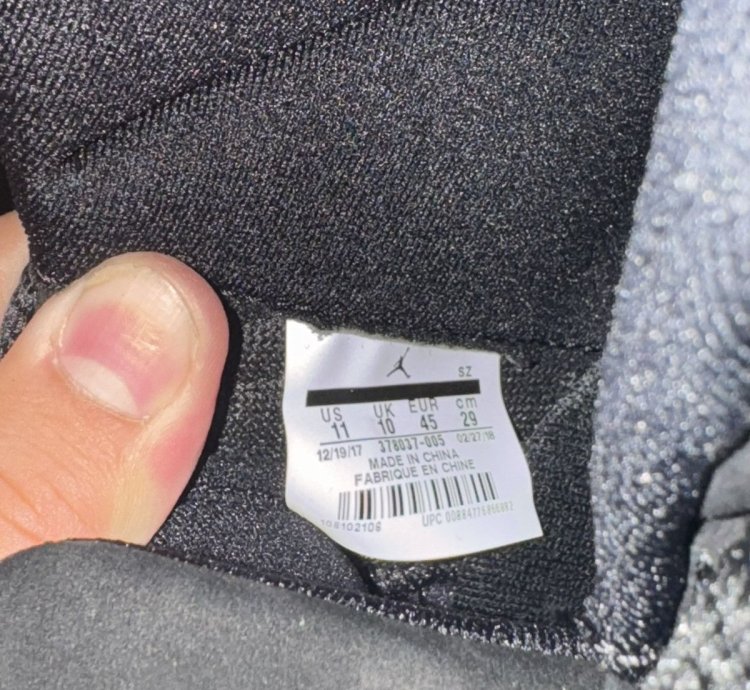 Jordan 11 Retro Cap and Gown