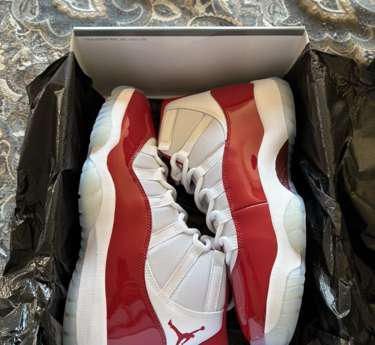 Jordan 11 Retro Cherry (2022)