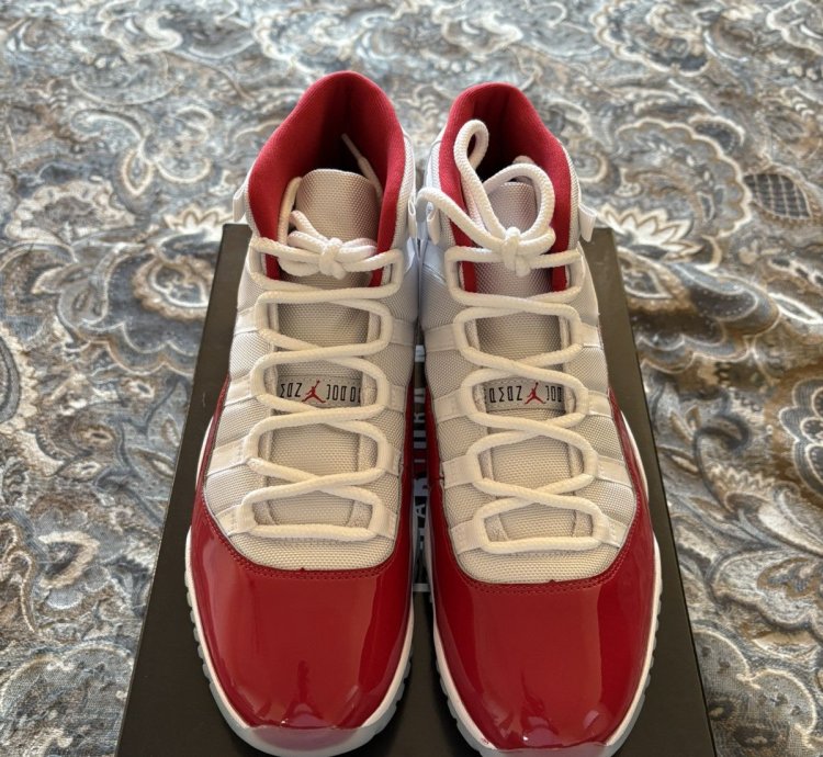 Jordan 11 Retro Cherry (2022)