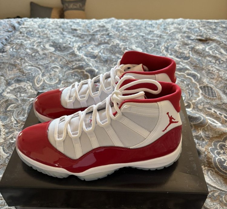 Jordan 11 Retro Cherry (2022)